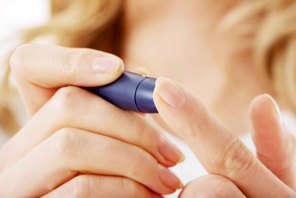 Checking the glucose level with a glucometer