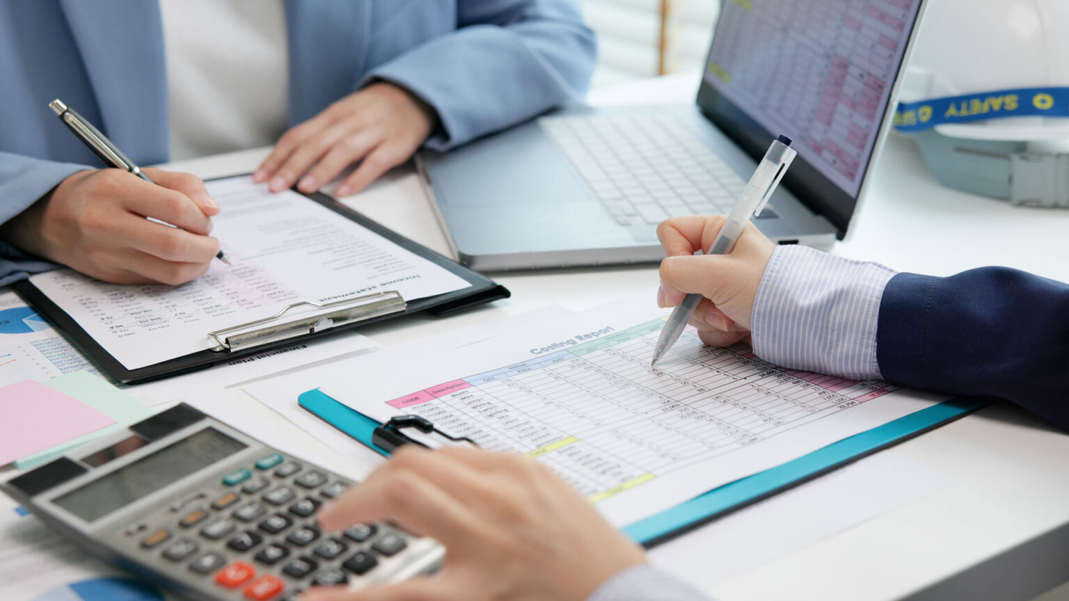 photo of people budgesting